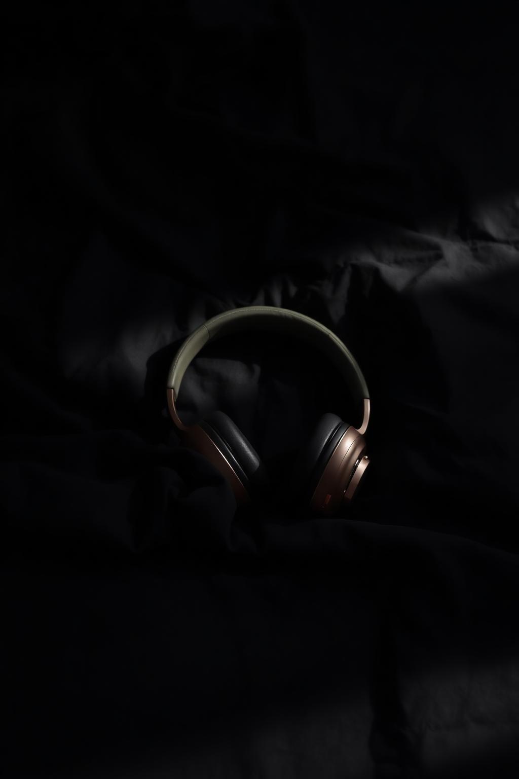 Binaural beats — 4 Hz theta beat — headphones needed