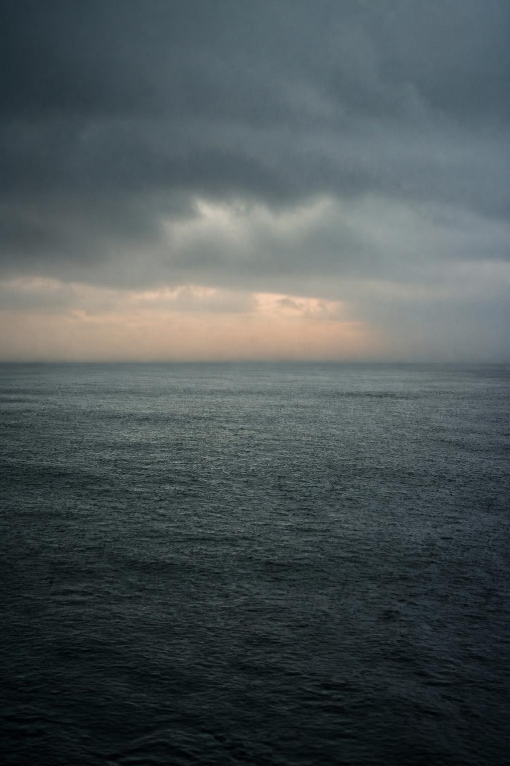 Ocean waves — Slow waves rolling in